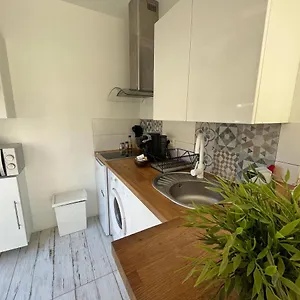 https://studio-proche-de-la-plage-de-lalmanarre.aixenprovencehotels.org